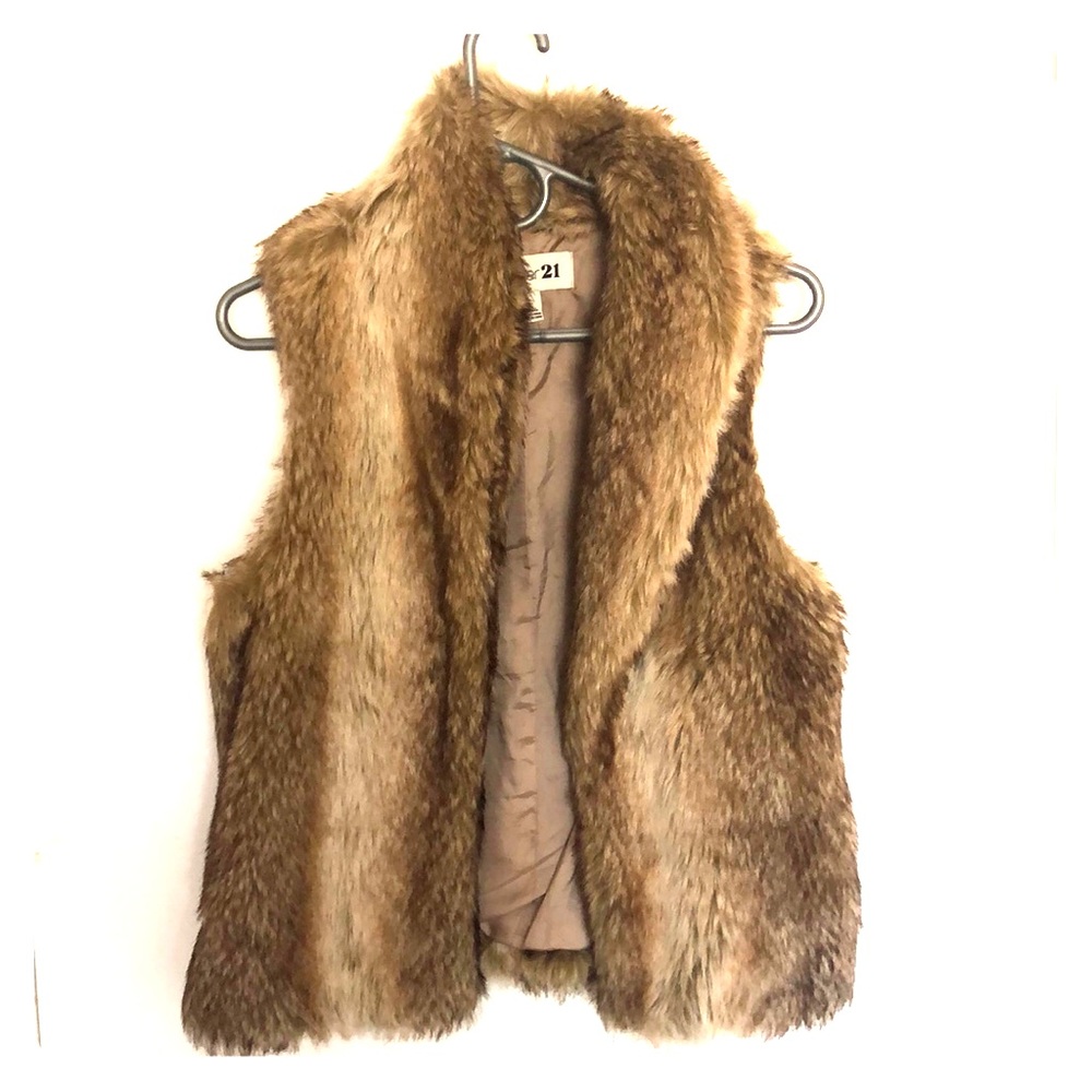 Forever 21 faux fur vest size small